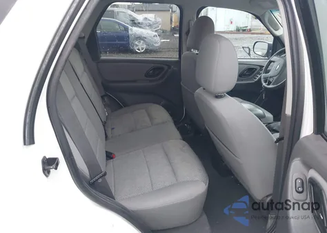 2005 Ford Escape Xlt z USA, uszkodzony, nr VIN 1FMYU93105KA05917